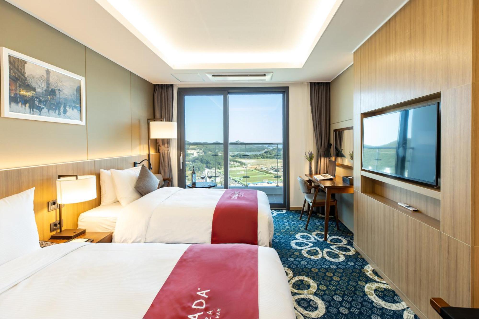 מלון Ramada Plaza By Wyndham Dolsan יאוסו מראה חיצוני תמונה