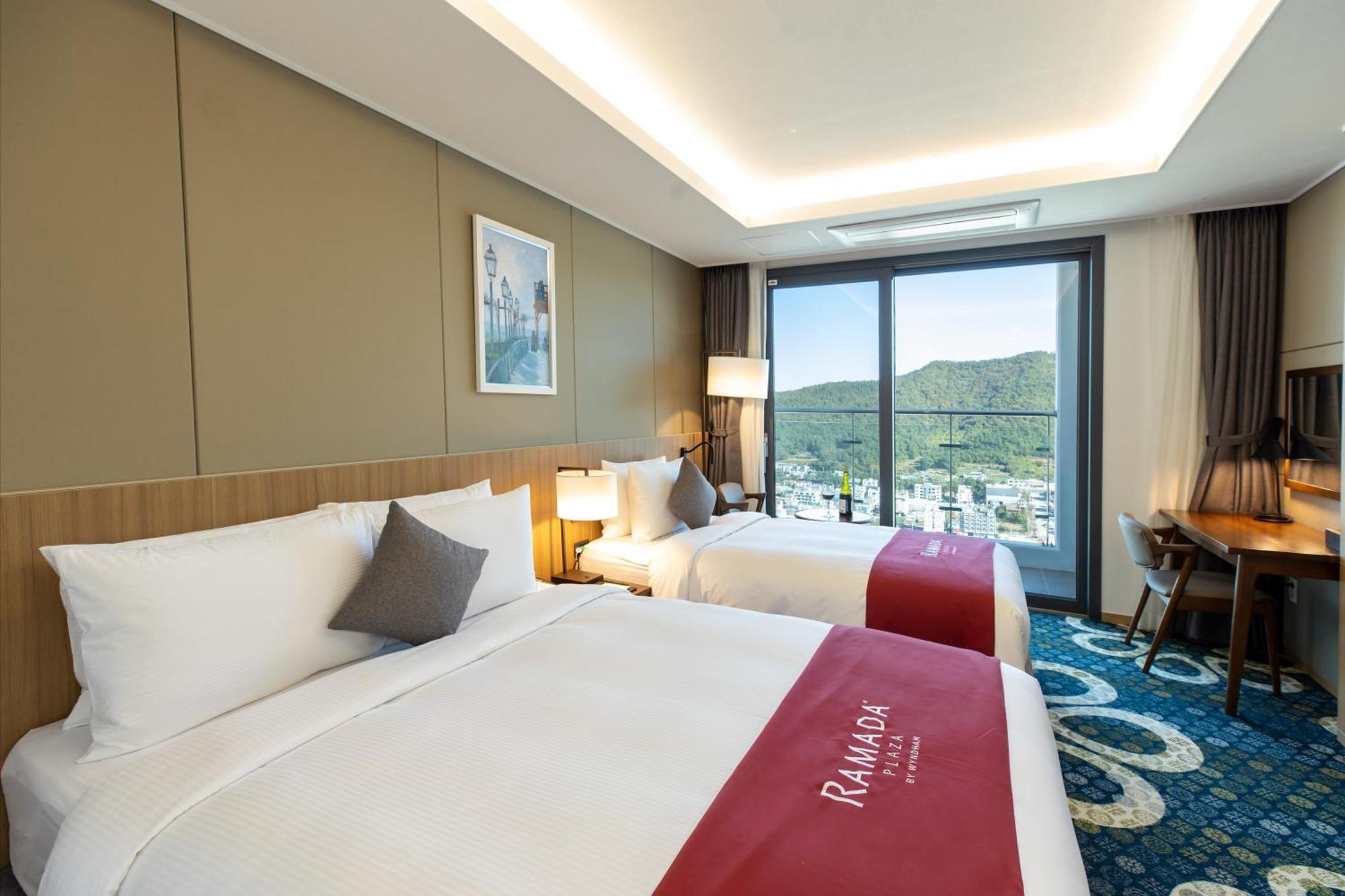 מלון Ramada Plaza By Wyndham Dolsan יאוסו מראה חיצוני תמונה